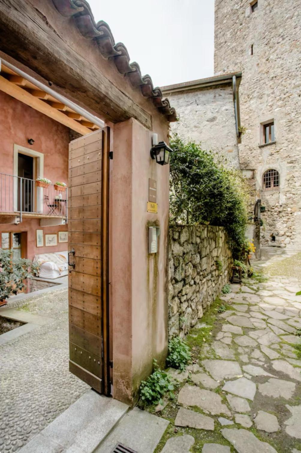 Alla Torre Del Barbarossa B&B Foresteria Mandello del Lario Kültér fotó